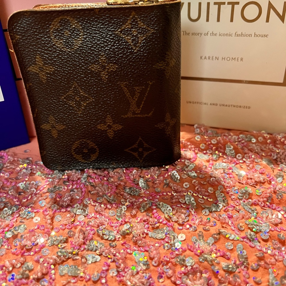 Louis Vuitton COA Compact Zippé wallet in the classic Monogram canvas EUC - Picture 3 of 11